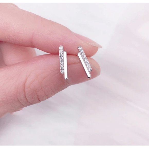 *NEW 925 Sterling Silver Diamond Bar Earrings Z - Picture 4 of 5